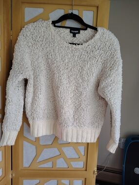 Express Women's Ivory Popcorn Knit Crew Sweater